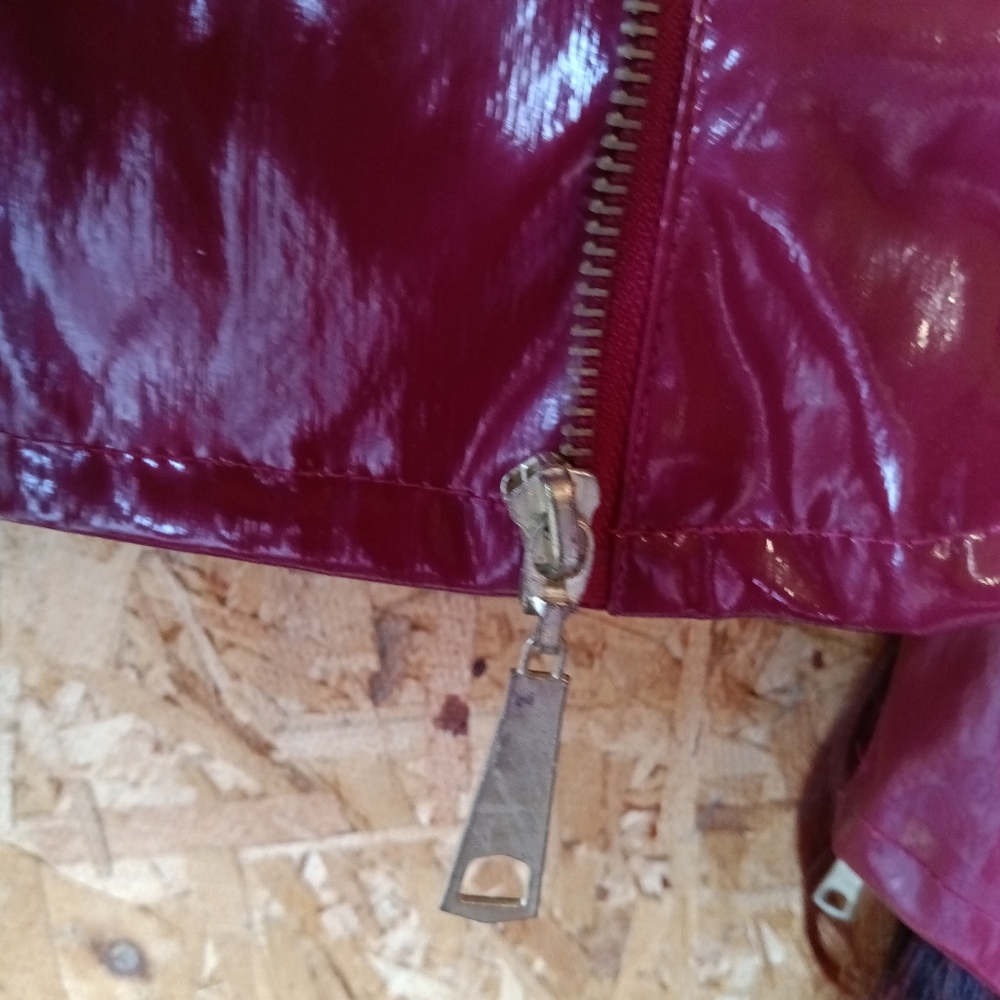 Deep red vinyl jacket - Picture 4 of 7